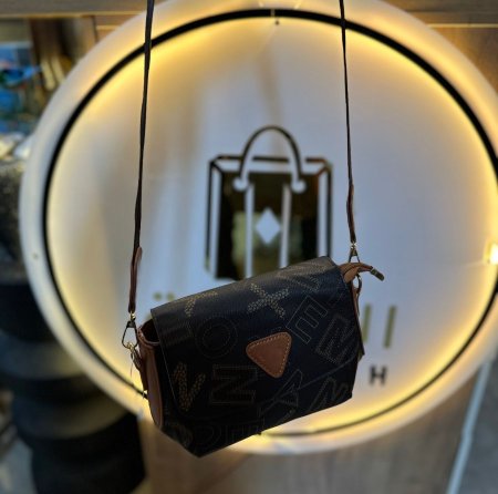 جزدان prada حجم صغير